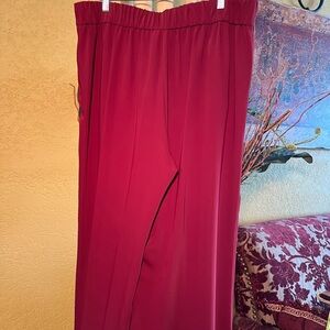 Nine West poliester pant in burgundy, size Large.